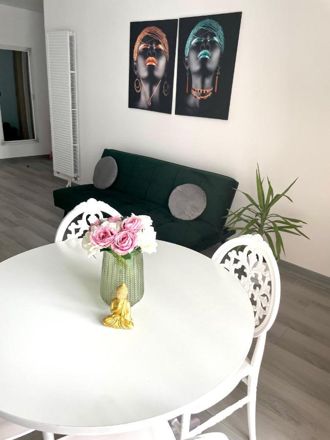 דירות Năvodari Dominic 2 Beds 1 Sofa Parking Pool Apartament By Alezzi Nord10 מראה חיצוני תמונה