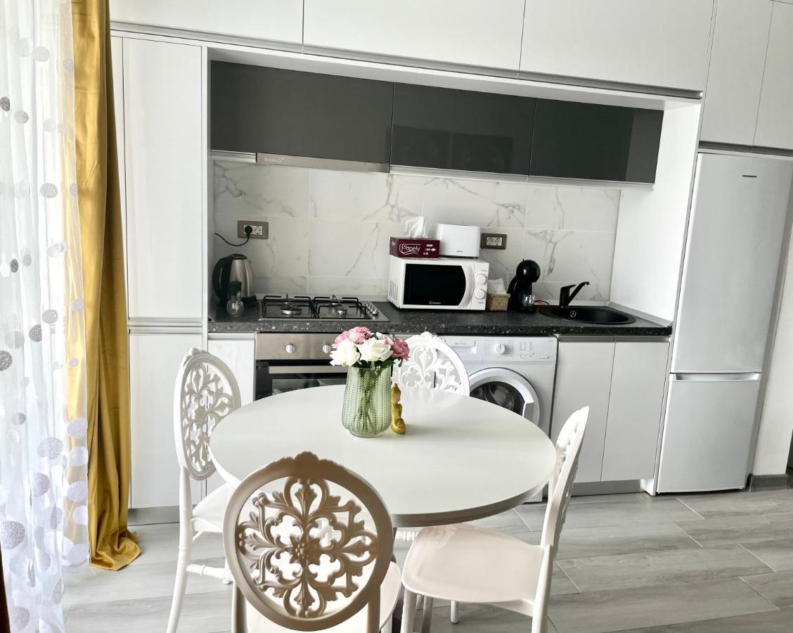 דירות Năvodari Dominic 2 Beds 1 Sofa Parking Pool Apartament By Alezzi Nord10 מראה חיצוני תמונה